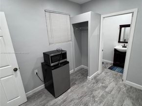 6727 Sheridan St, Hollywood FL 33024