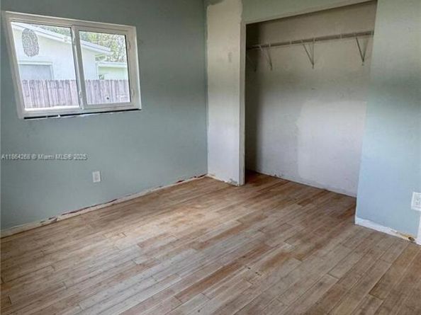 6727 Sheridan St, Hollywood FL 33024