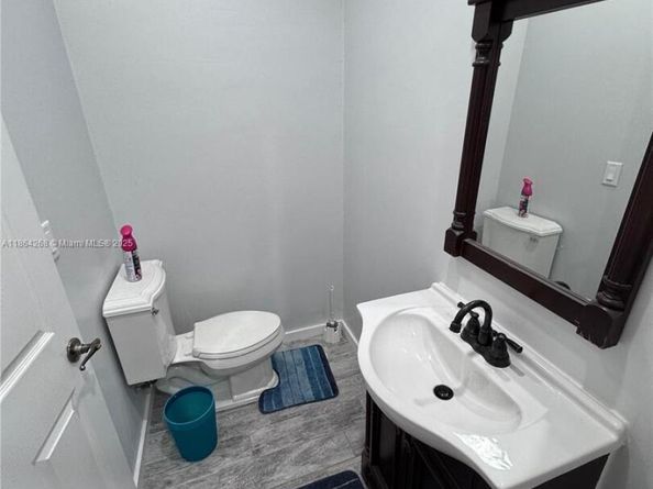 6727 Sheridan St, Hollywood FL 33024