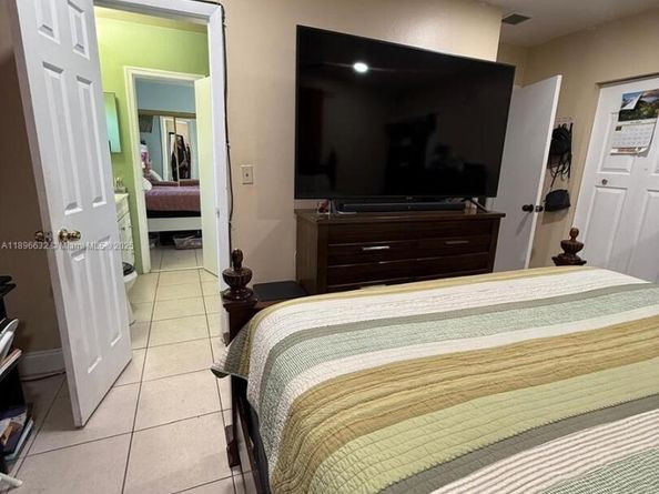 6922 SW 18th Ct, North Lauderdale FL 33068