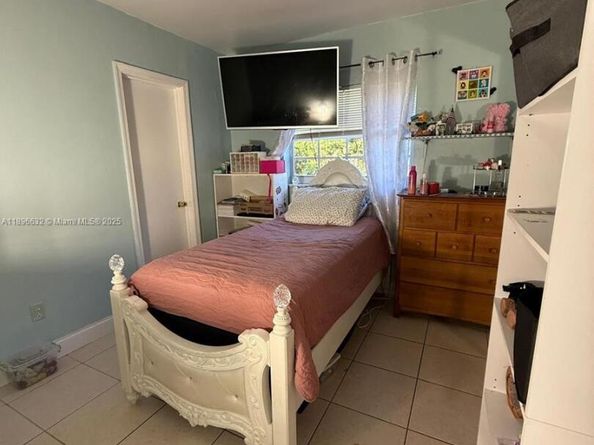 6922 SW 18th Ct, North Lauderdale FL 33068