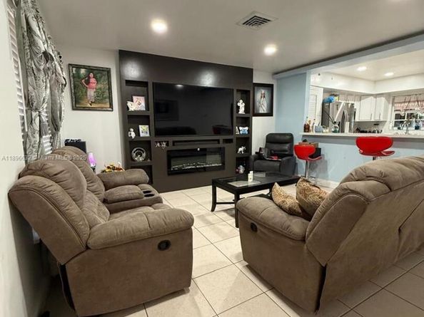 6922 SW 18th Ct, North Lauderdale FL 33068