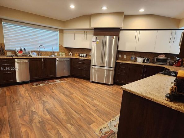 7945 Sunset Dr, Miami FL 33143