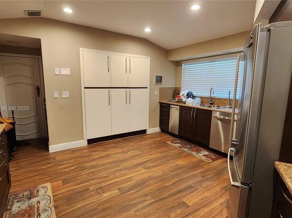 7945 Sunset Dr, Miami FL 33143