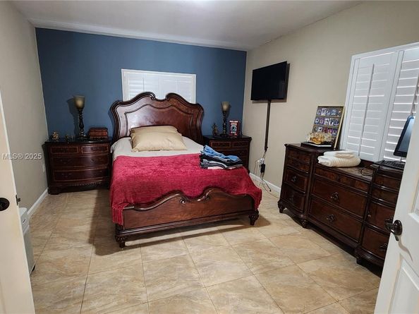 7945 Sunset Dr, Miami FL 33143