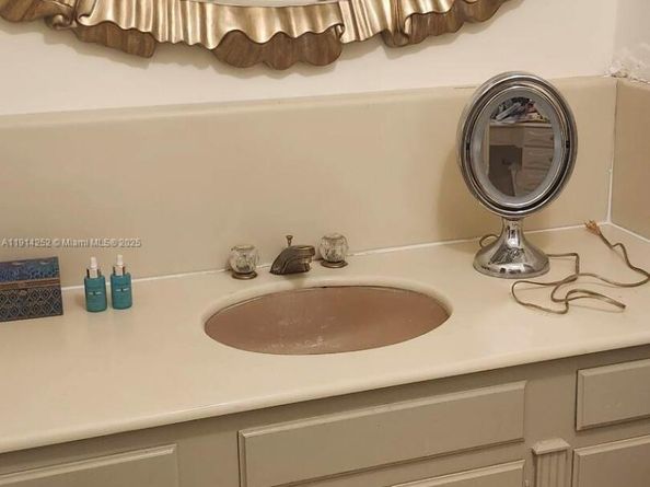 7945 Sunset Dr, Miami FL 33143