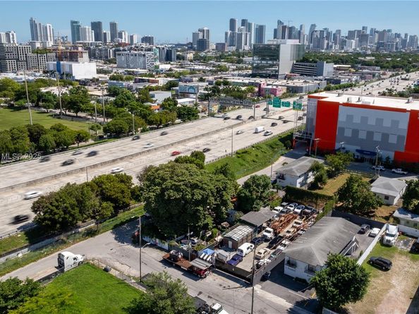 652 NW 31st St, Miami FL 33127