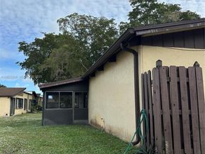 534 Briarwood Cir 148, Hollywood FL 33024