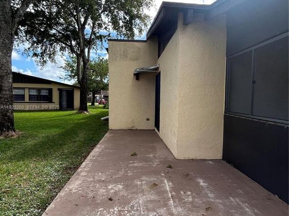 534 Briarwood Cir 148, Hollywood FL 33024