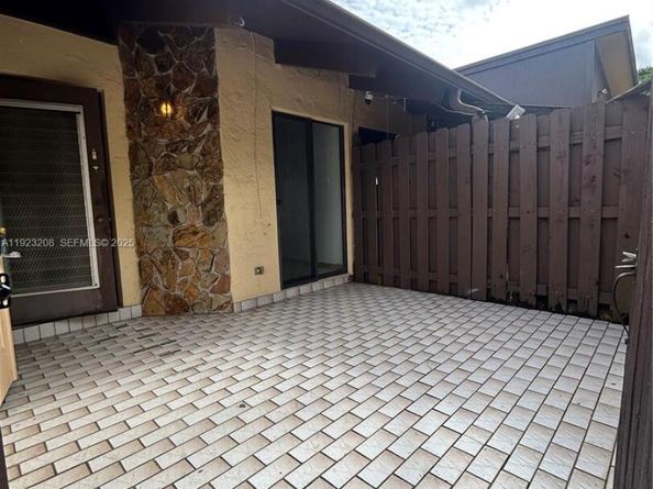 534 Briarwood Cir 148, Hollywood FL 33024