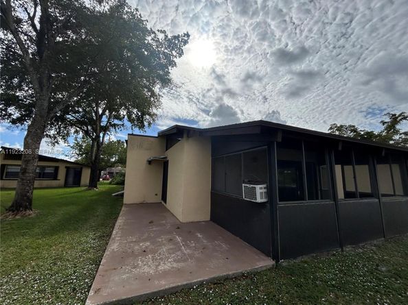 534 Briarwood Cir 148, Hollywood FL 33024