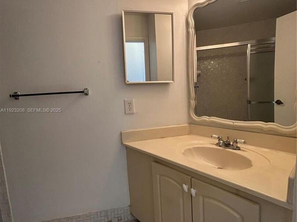 534 Briarwood Cir 148, Hollywood FL 33024