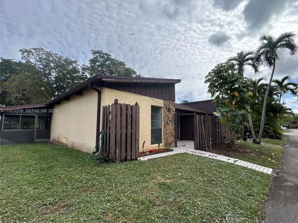 534 Briarwood Cir 148, Hollywood FL 33024