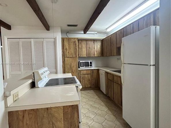 534 Briarwood Cir 148, Hollywood FL 33024