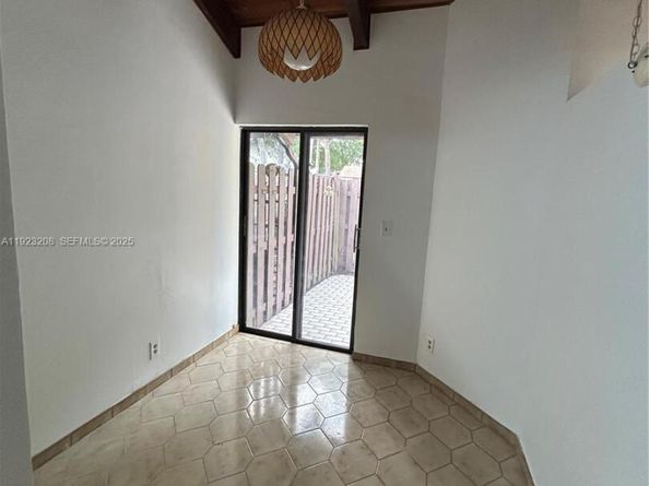 534 Briarwood Cir 148, Hollywood FL 33024