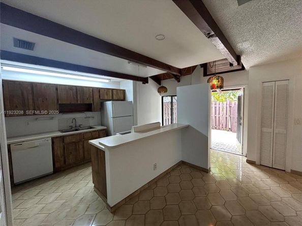 534 Briarwood Cir 148, Hollywood FL 33024