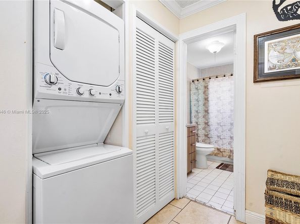 5829 Taylor St, Hollywood FL 33021