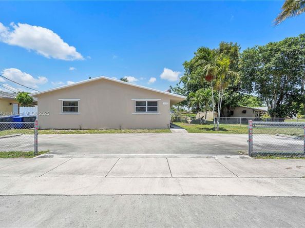 5829 Taylor St, Hollywood FL 33021