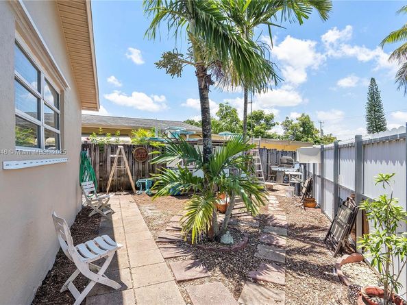 5829 Taylor St, Hollywood FL 33021