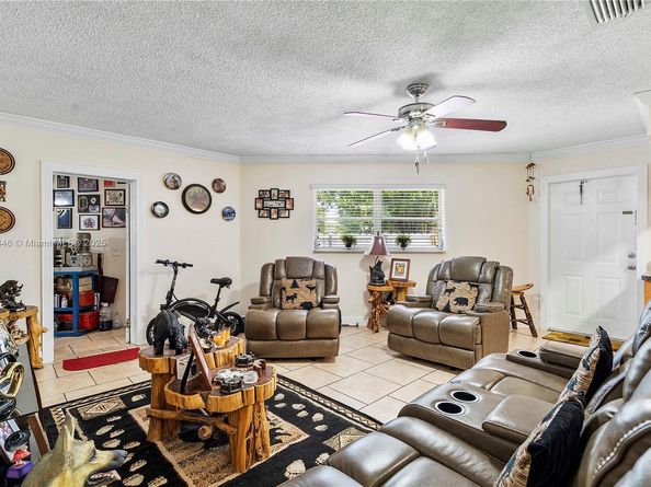 5829 Taylor St, Hollywood FL 33021