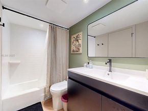 10824 N Kendall Dr S28, Miami FL 33176