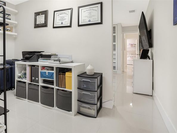 16298 La Costa Dr, Weston FL 33326
