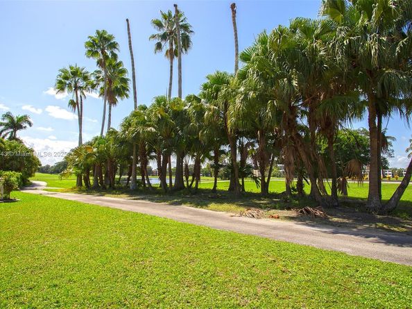 16298 La Costa Dr, Weston FL 33326