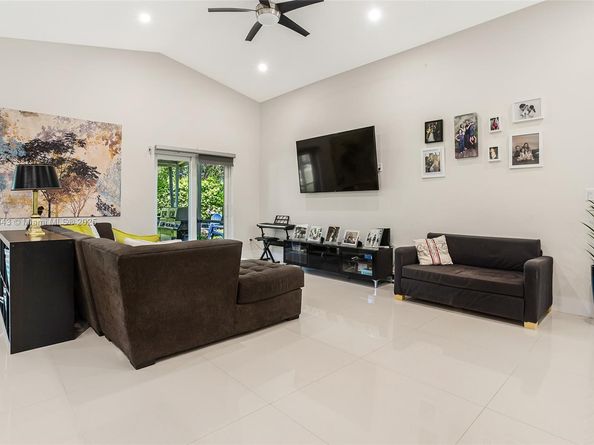 16298 La Costa Dr, Weston FL 33326