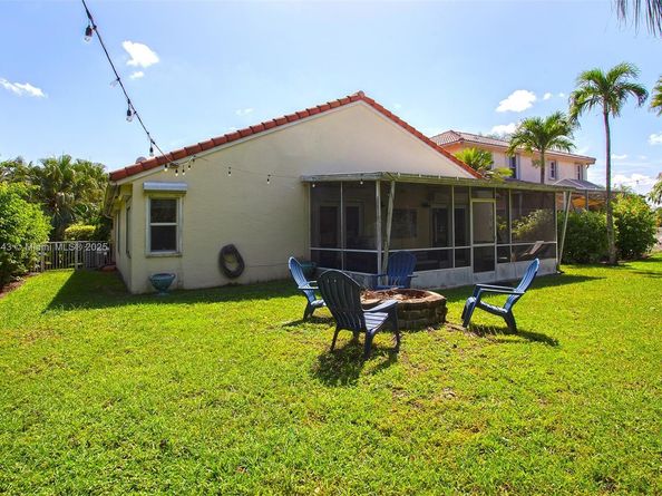 16298 La Costa Dr, Weston FL 33326