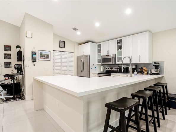 16298 La Costa Dr, Weston FL 33326