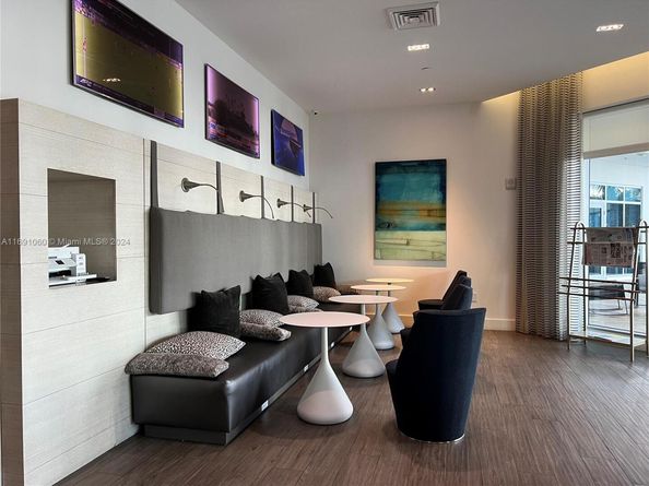 17111 Biscayne Blvd 1104, North Miami Beach FL 33160