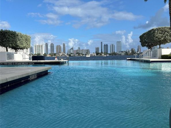 17111 Biscayne Blvd 1104, North Miami Beach FL 33160