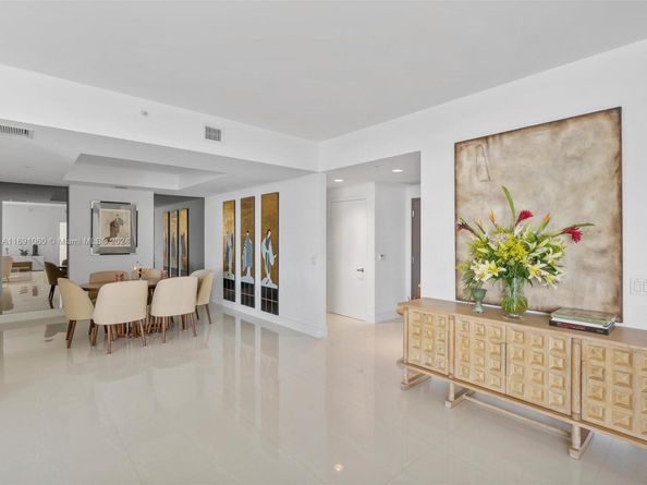 17111 Biscayne Blvd 1104, North Miami Beach FL 33160