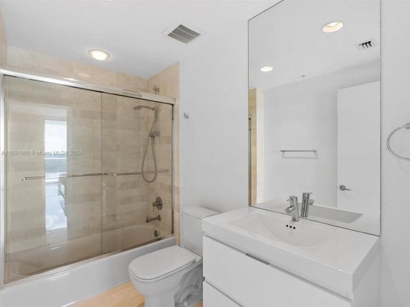 17111 Biscayne Blvd 1104, North Miami Beach FL 33160