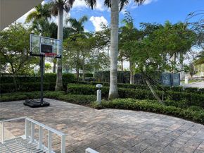 17111 Biscayne Blvd 1104, North Miami Beach FL 33160