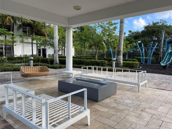 17111 Biscayne Blvd 1104, North Miami Beach FL 33160
