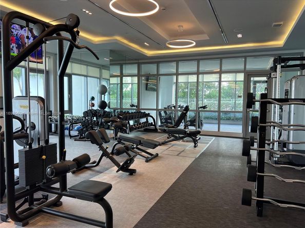 17111 Biscayne Blvd 1104, North Miami Beach FL 33160