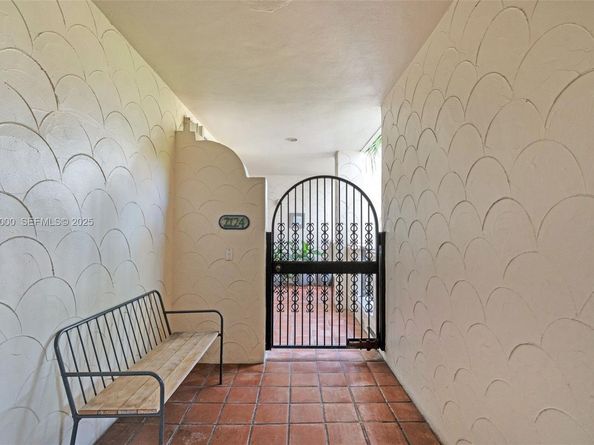 2124 Fisher Island Dr 2124, Miami Beach FL 33109