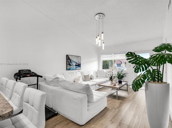 7531 W 29th Way, Hialeah FL 33018