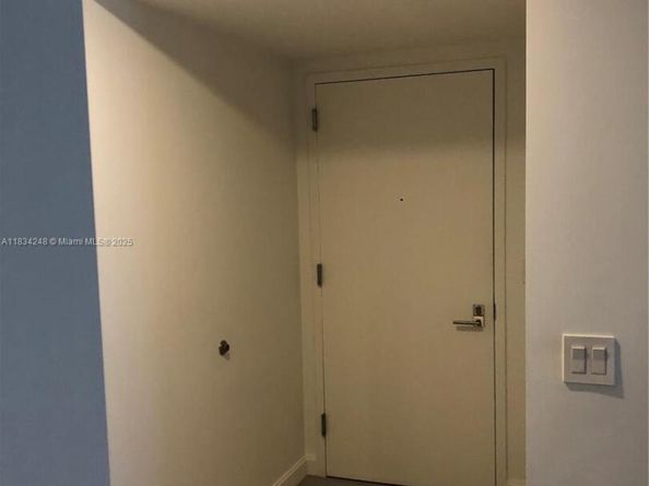 55 SW 9th St 3009, Miami FL 33130