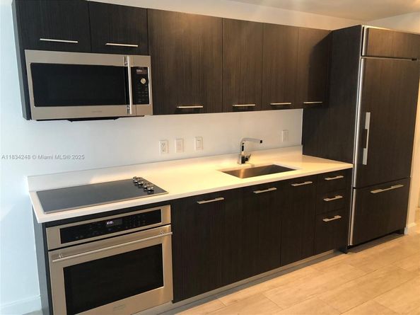 55 SW 9th St 3009, Miami FL 33130