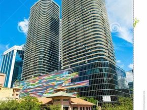 55 SW 9th St 3009, Miami FL 33130