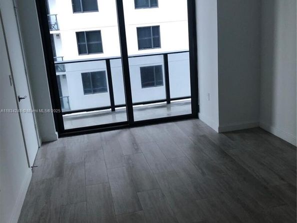 55 SW 9th St 3009, Miami FL 33130