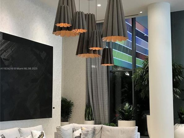 55 SW 9th St 3009, Miami FL 33130