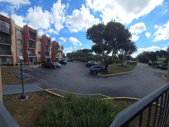 13707 Kendale Lakes Cir PH11, Miami FL 33183