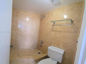 13707 Kendale Lakes Cir PH11, Miami FL 33183