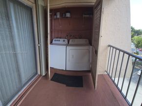 13707 Kendale Lakes Cir PH11, Miami FL 33183