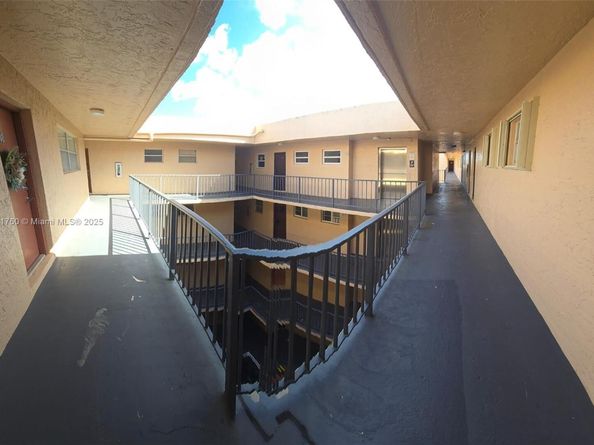 13707 Kendale Lakes Cir PH11, Miami FL 33183