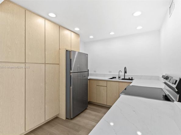 6900 Bay Dr 10I, Miami Beach FL 33141