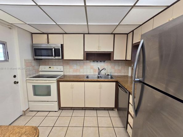 2313 S Cypress Bend Dr 123A, Pompano Beach FL 33069